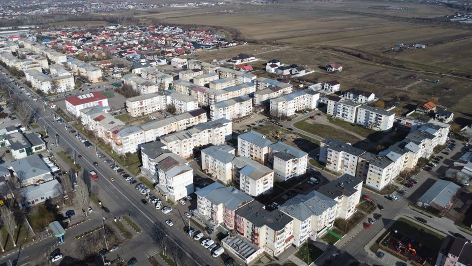 Квартира в селищі біля міста: комунікації та інфраструктура